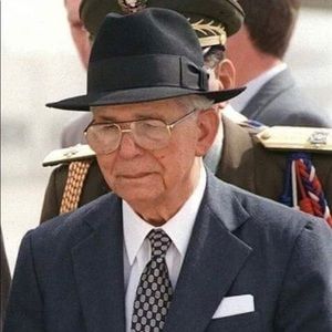 Meet your Posher, Jose